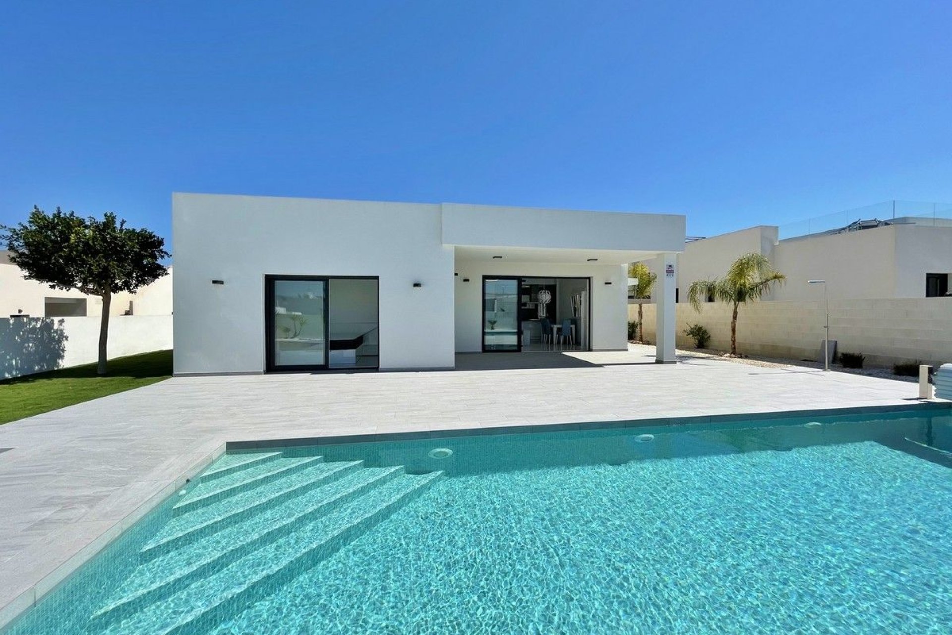 Nouvelle - detached -
Rafal