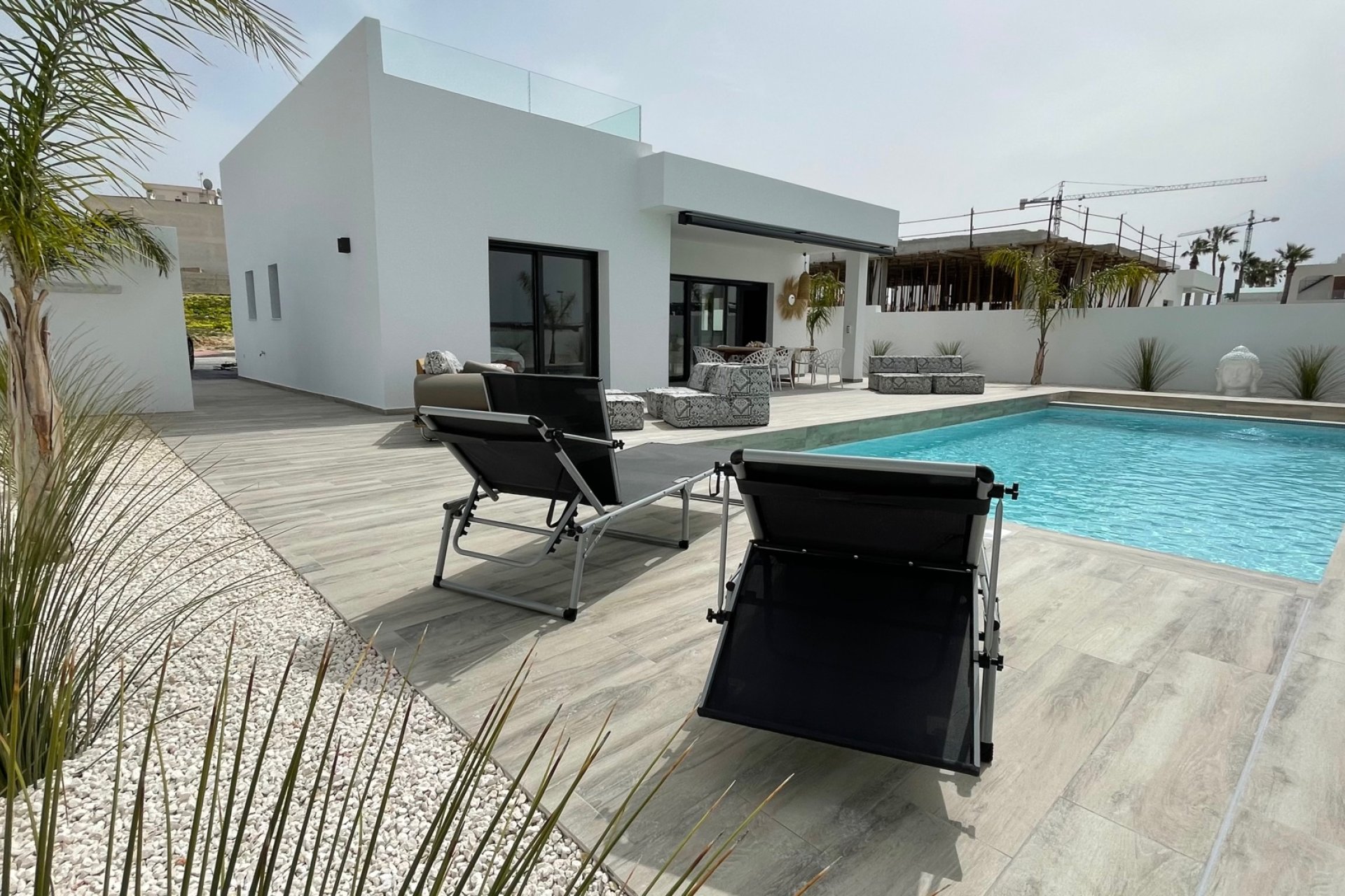 Nouvelle - detached -
Rafal