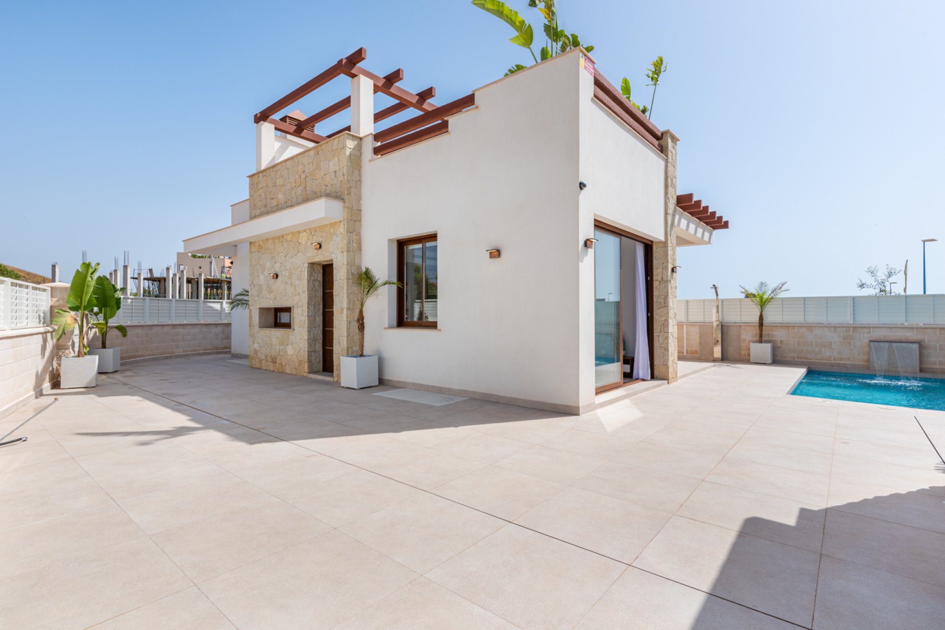Nouvelle - detached -
Vera