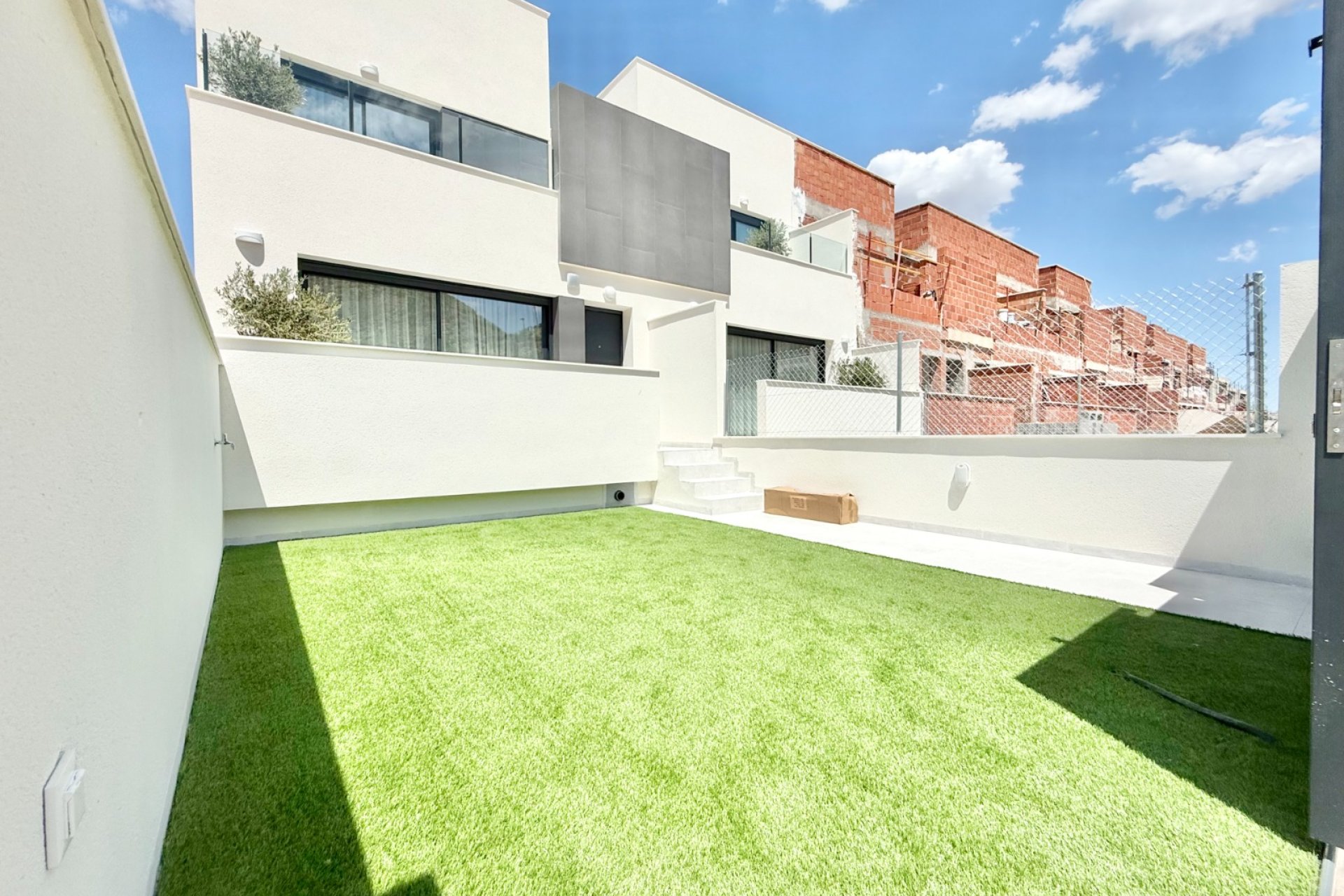 Nouvelle - low-bungalow -
Cox