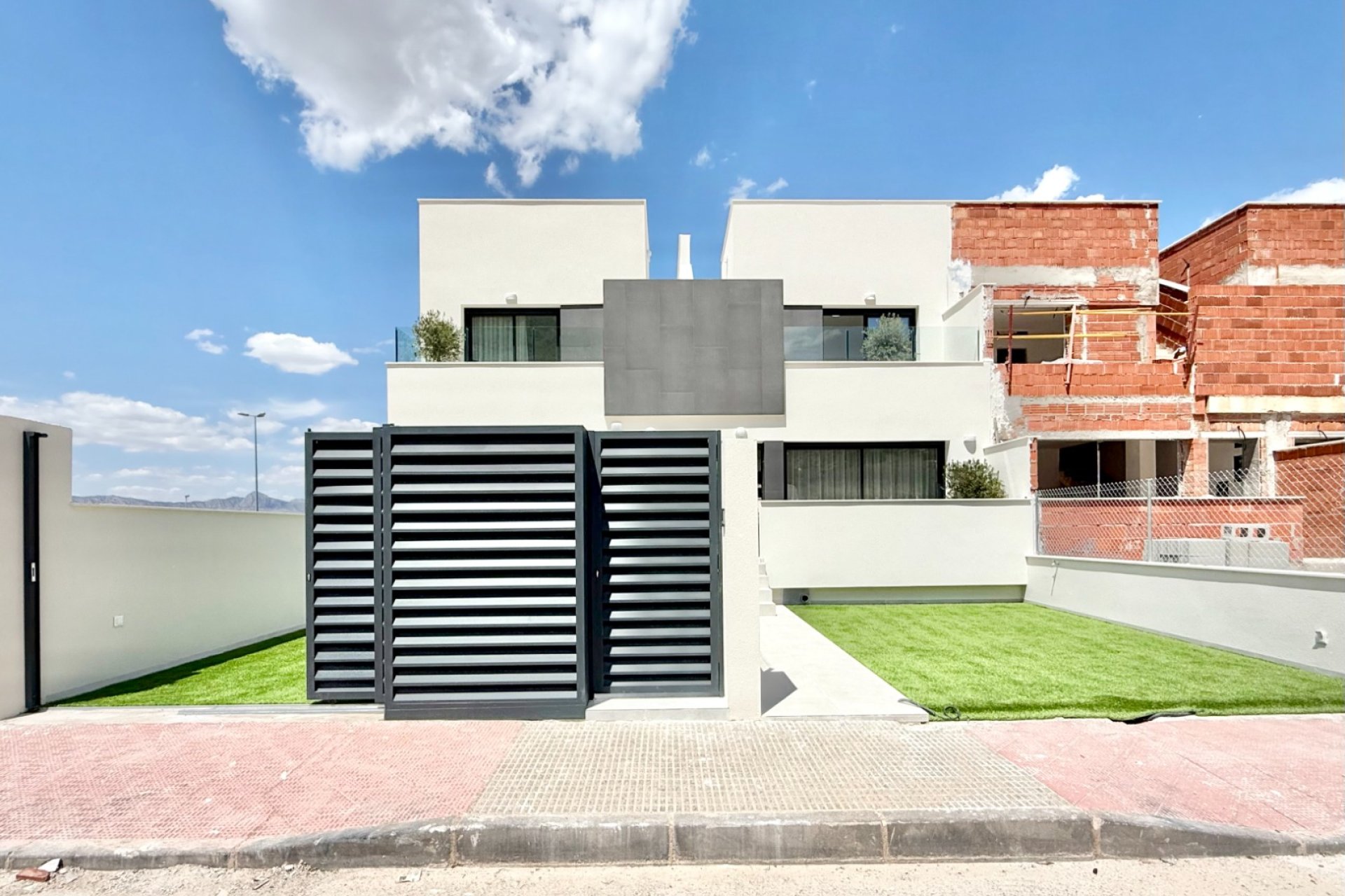 Nouvelle - low-bungalow -
Cox