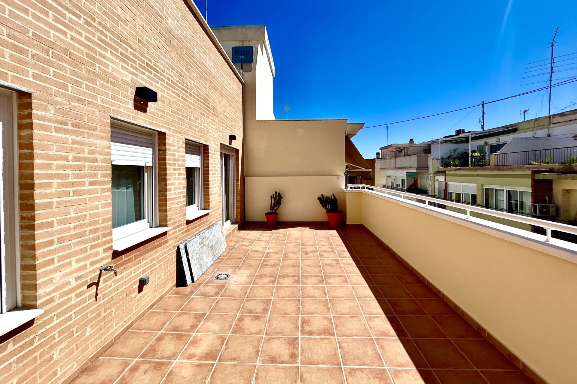 Nouvelle - Rez-de-chaussée -
Alicante (Alacant)