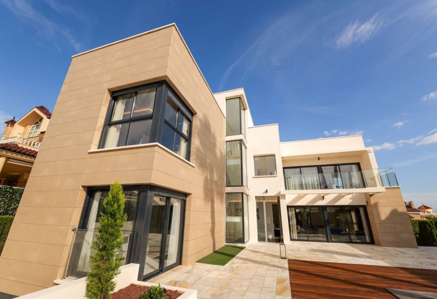 Nouvelle - Villa -
Torrevieja