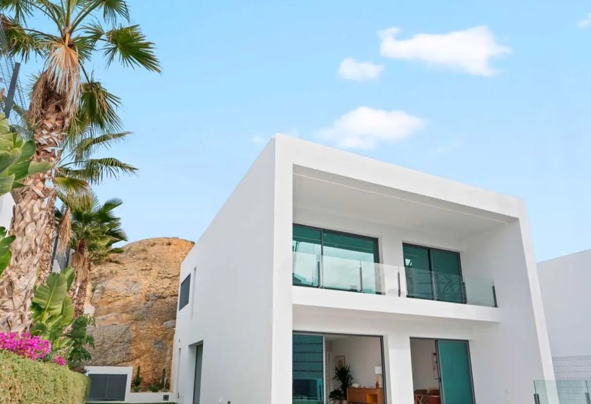 Obra nueva - Villa -
Benidorm
