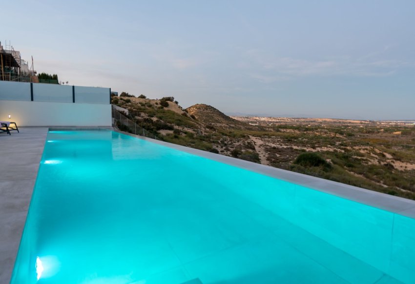 Obra nueva - Villa -
Rojales