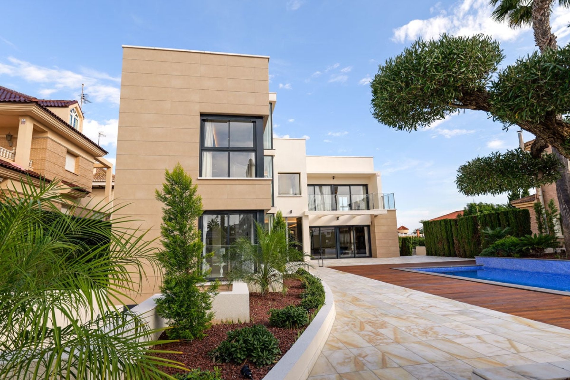 Obra nueva - Villa -
Torrevieja