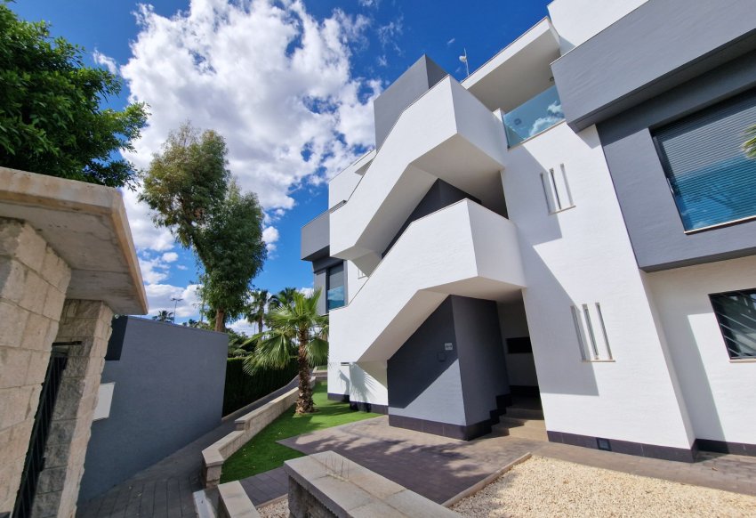 Resale - apartment -
Guardamar del Segura - El Raso