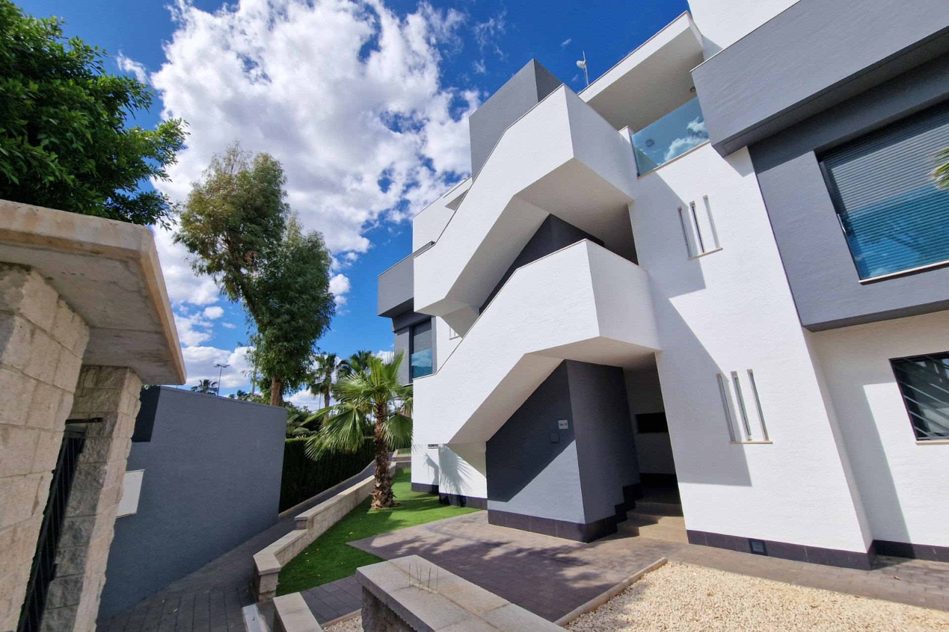 Resale - apartment -
Guardamar del Segura - El Raso