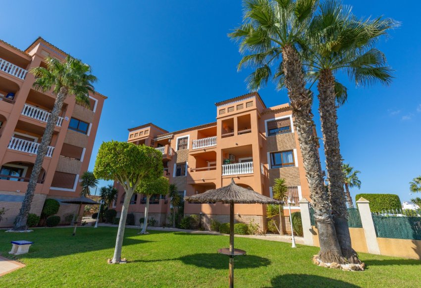 Resale - apartment -
Orihuela Costa - Villamartín