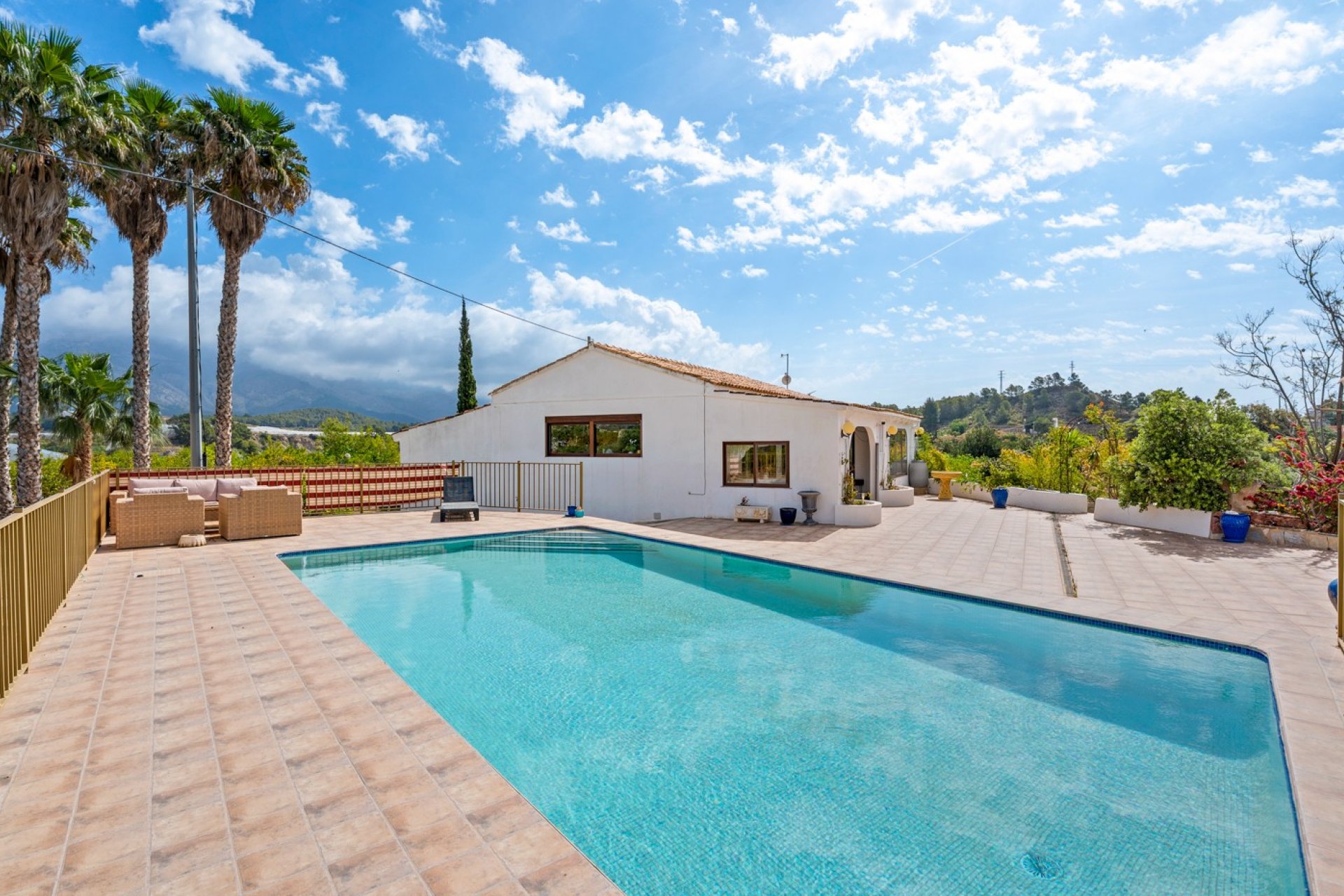 Resale - Country House -
La Nucía