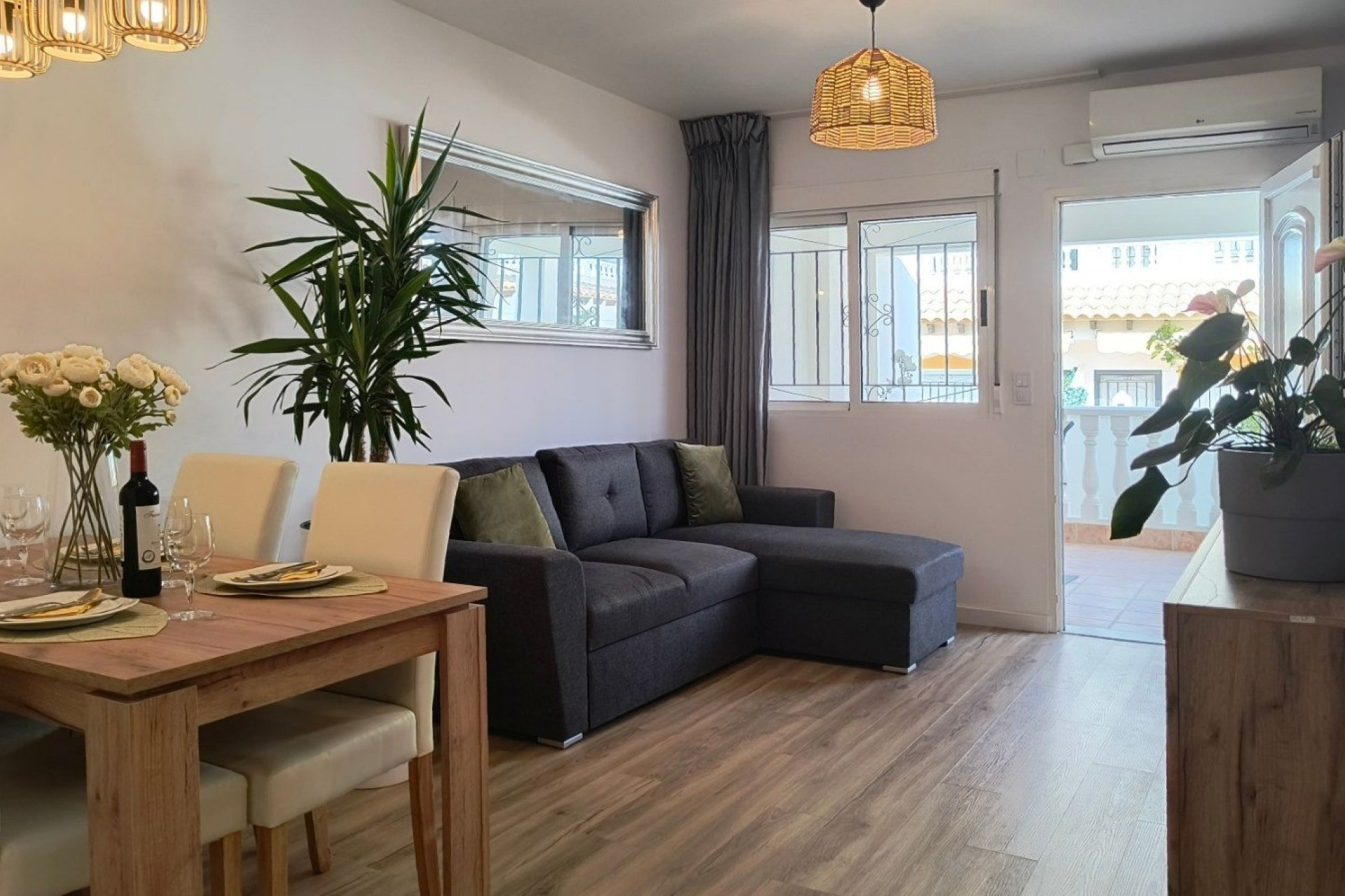 Resale - Townhouse -
Alicante - La Florida