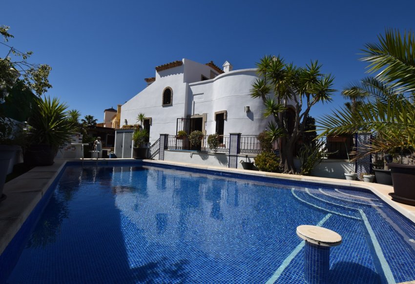 Resale - Villa -
Algorfa - La finca Golf