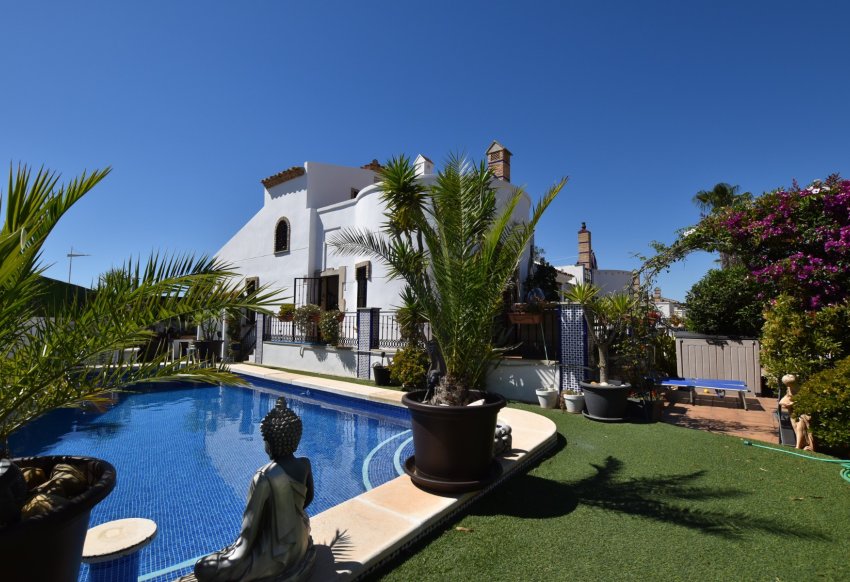 Resale - Villa -
Algorfa - La finca Golf