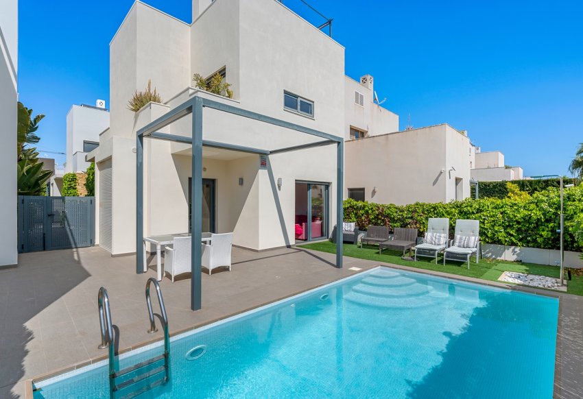 Resale - Villa -
Ciudad Quesada