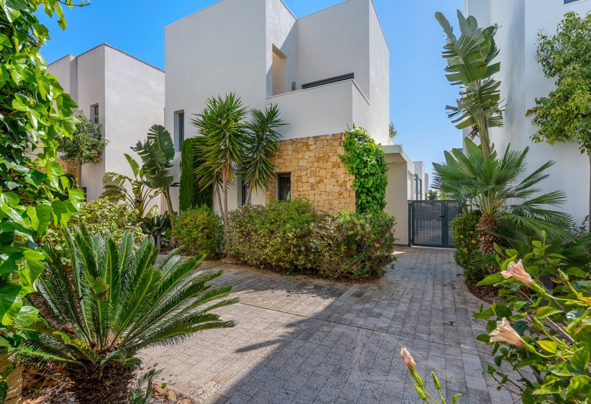Resale - Villa -
Ciudad Quesada