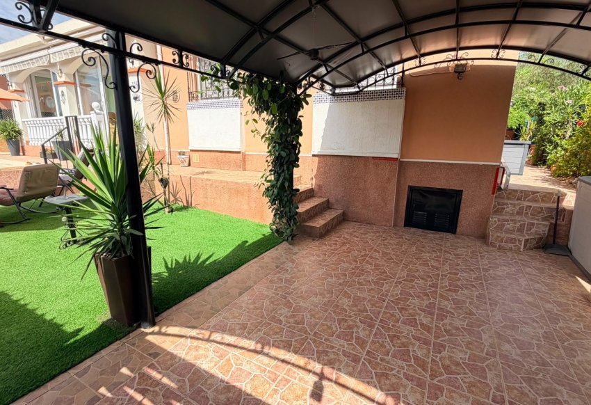 Resale - Villa -
Los Montesinos - La Herrada