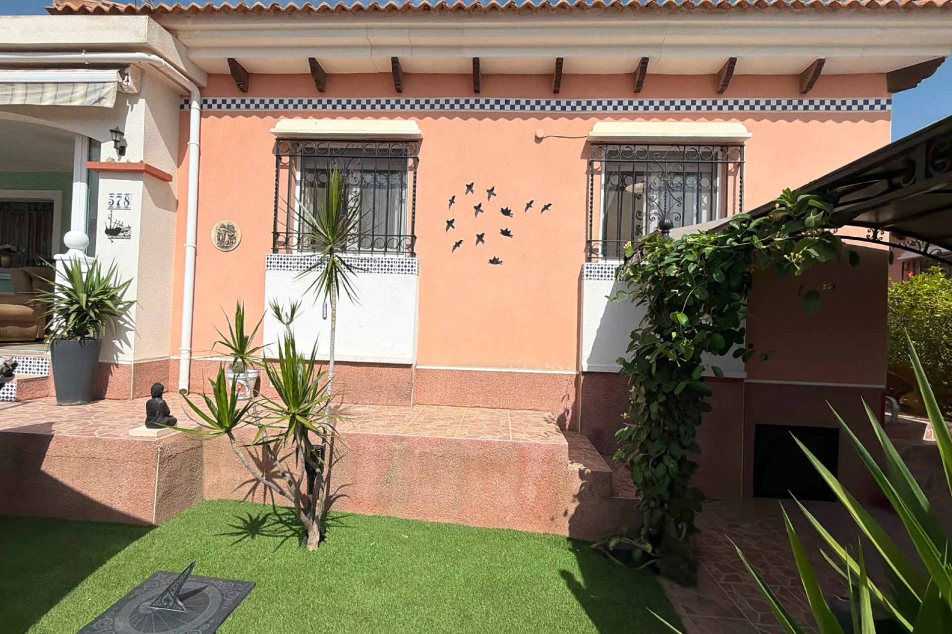 Resale - Villa -
Los Montesinos - La Herrada