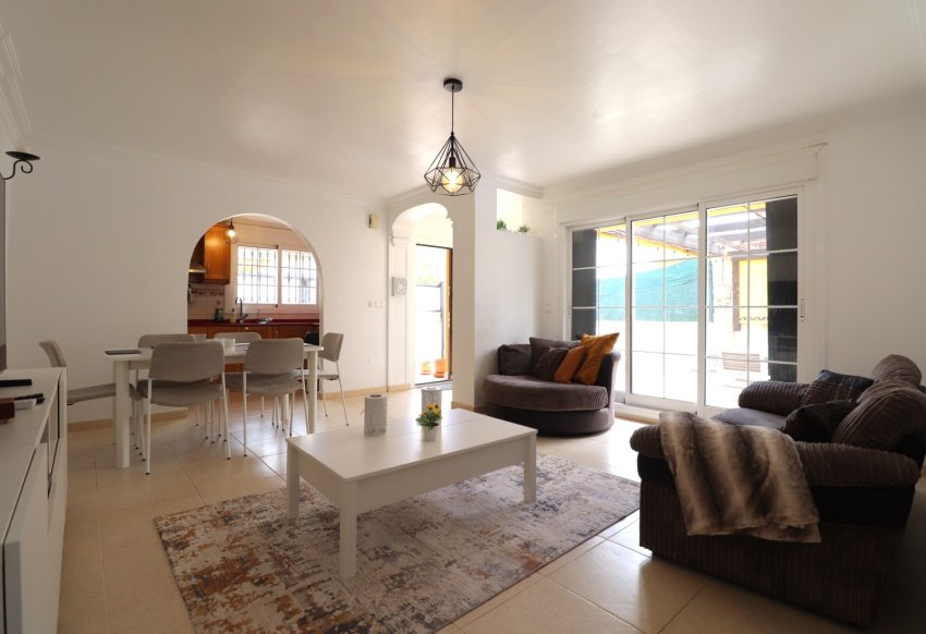 Resale - Villa -
Los Montesinos - La Herrada