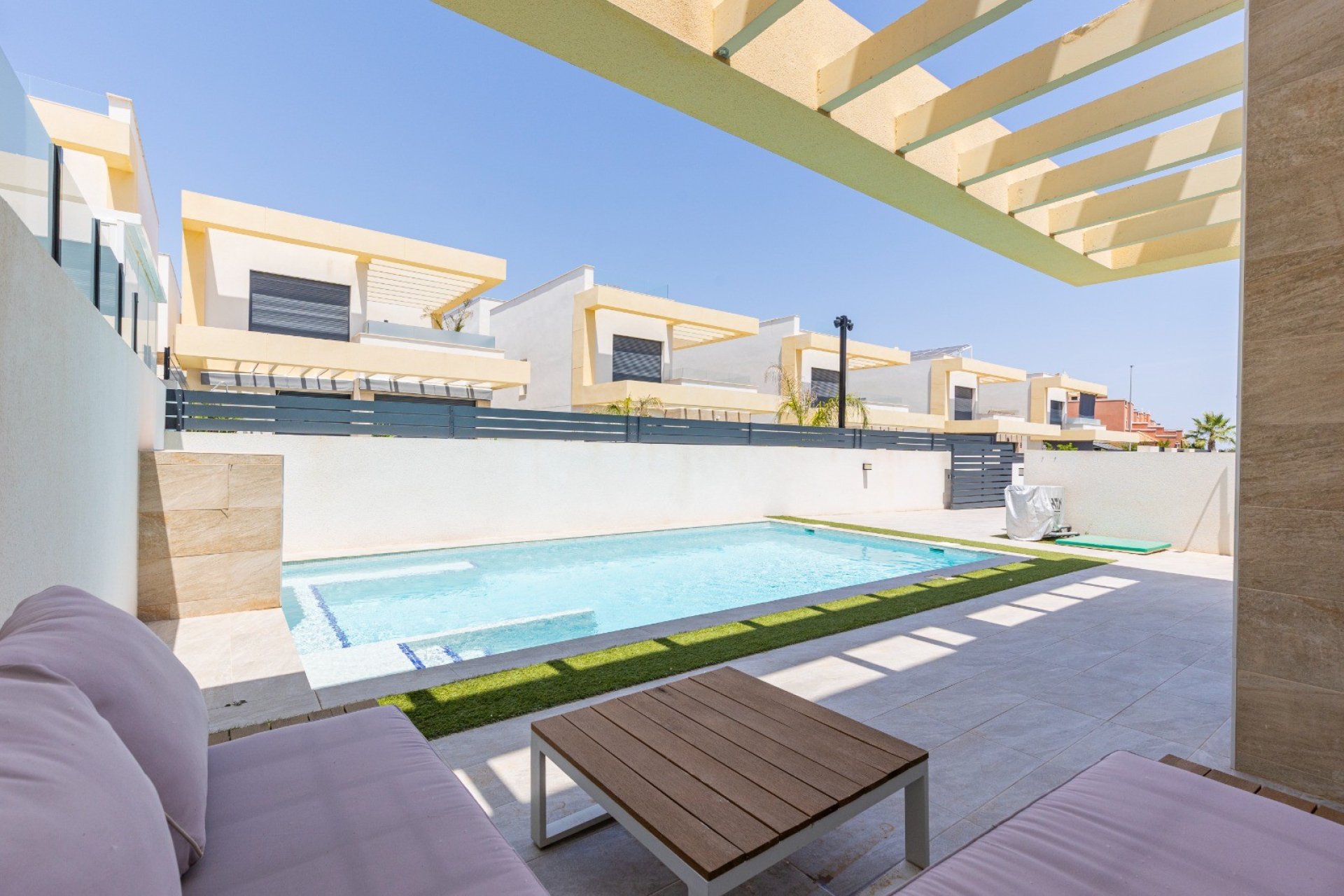 Resale - Villa -
Los Montesinos - La Herrada