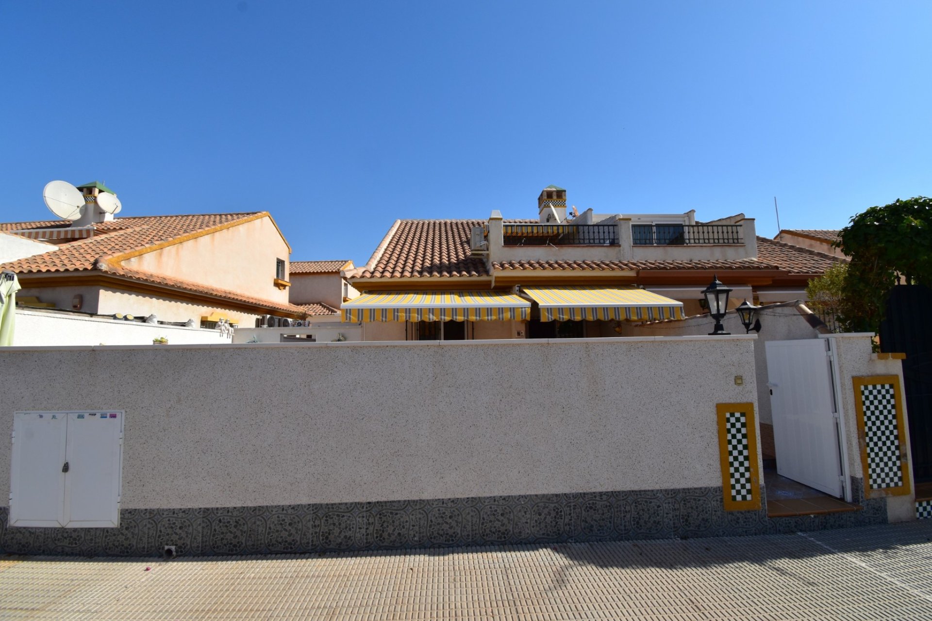 Resale - Villa -
Orihuela Costa - La Zenia