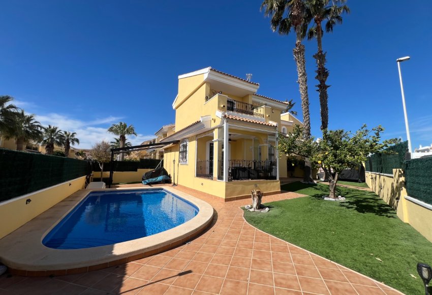 Resale - Villa -
Orihuela Costa - Los Dolses