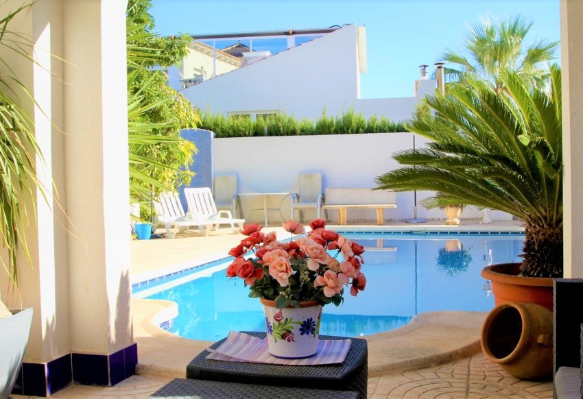 Resale - Villa -
Orihuela Costa - Villamartín