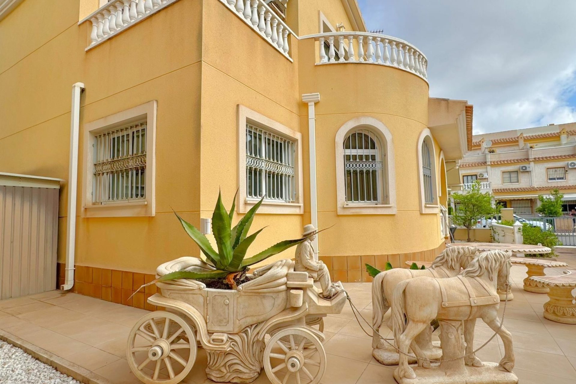 Resale - Villa -
Orihuela Costa - Villamartín