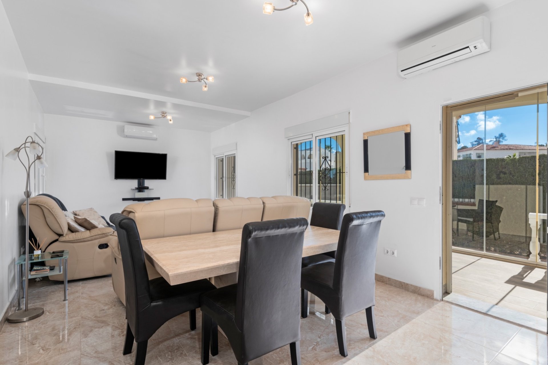 Resale - Villa -
Torrevieja - Los Balcones