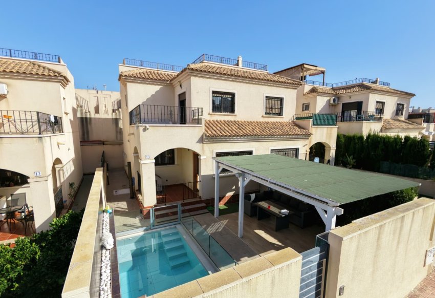 Resale - Villa -
Torrevieja - Sector 25