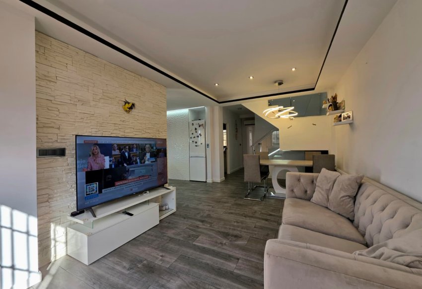 Resale - Villa -
Torrevieja - Sector 25