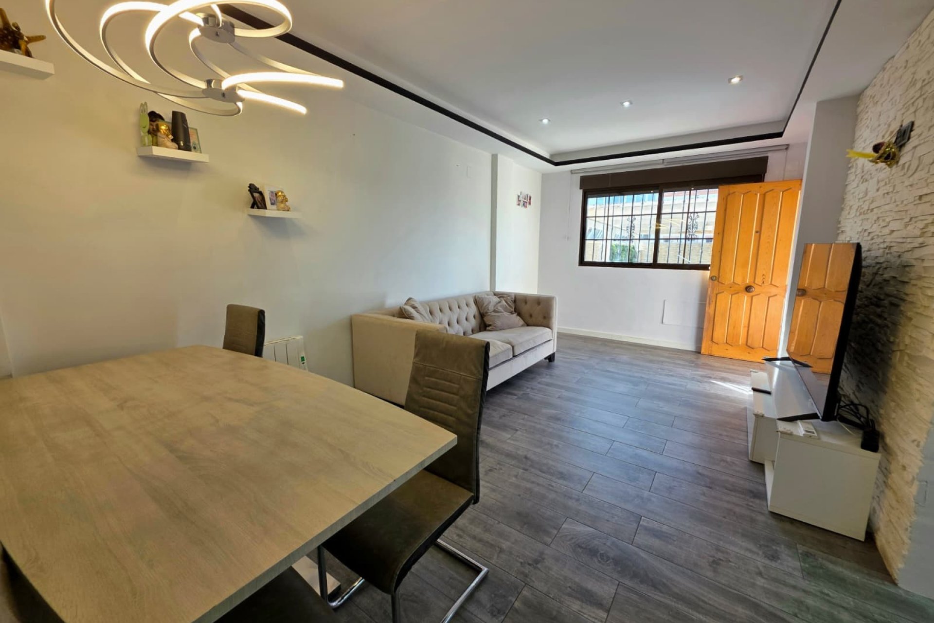 Resale - Villa -
Torrevieja - Sector 25