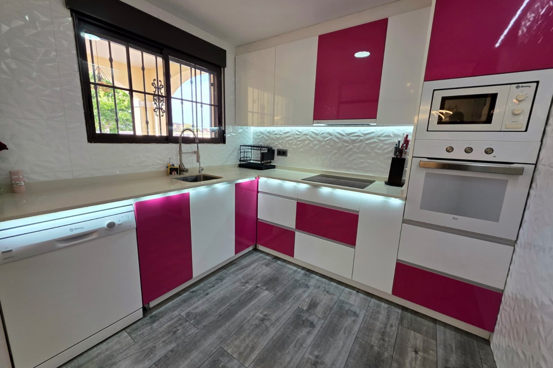 Resale - Villa -
Torrevieja - Sector 25