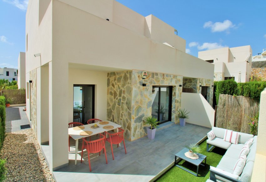Resale - Villa -
Villamartín - PAU 8