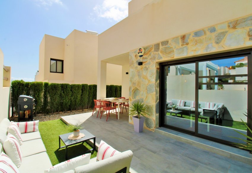 Resale - Villa -
Villamartín - PAU 8
