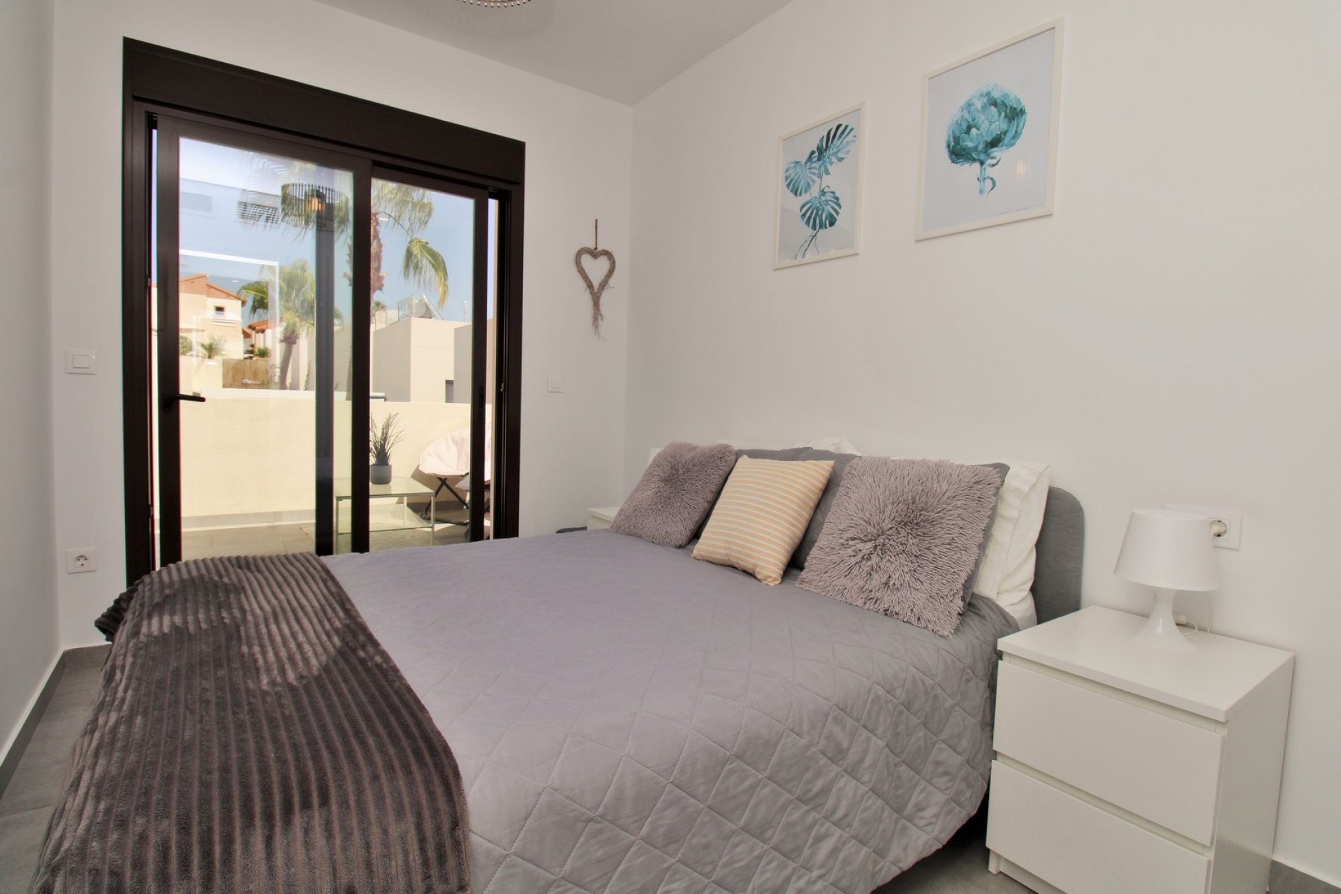 Resale - Villa -
Villamartín - PAU 8