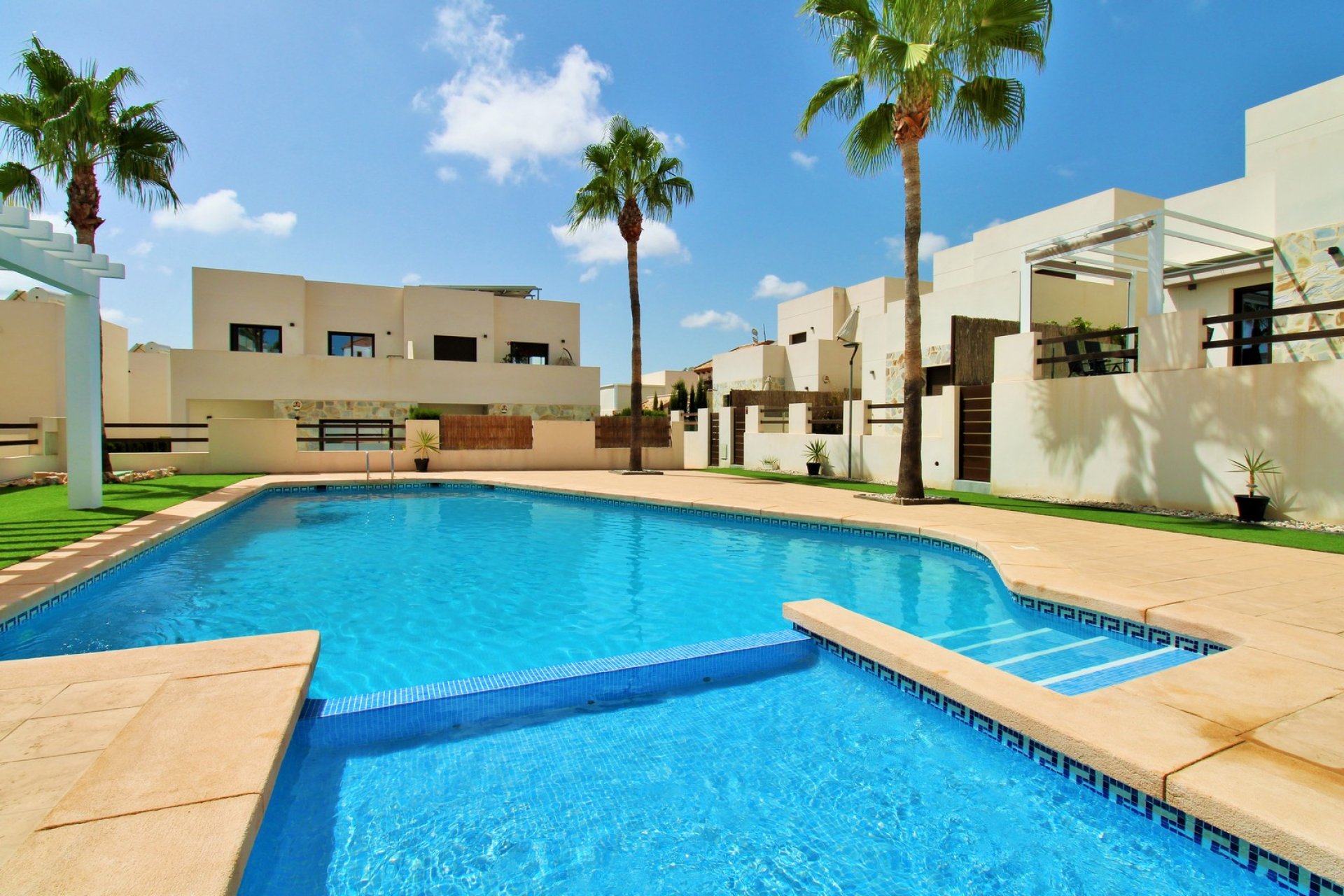 Resale - Villa -
Villamartín - PAU 8