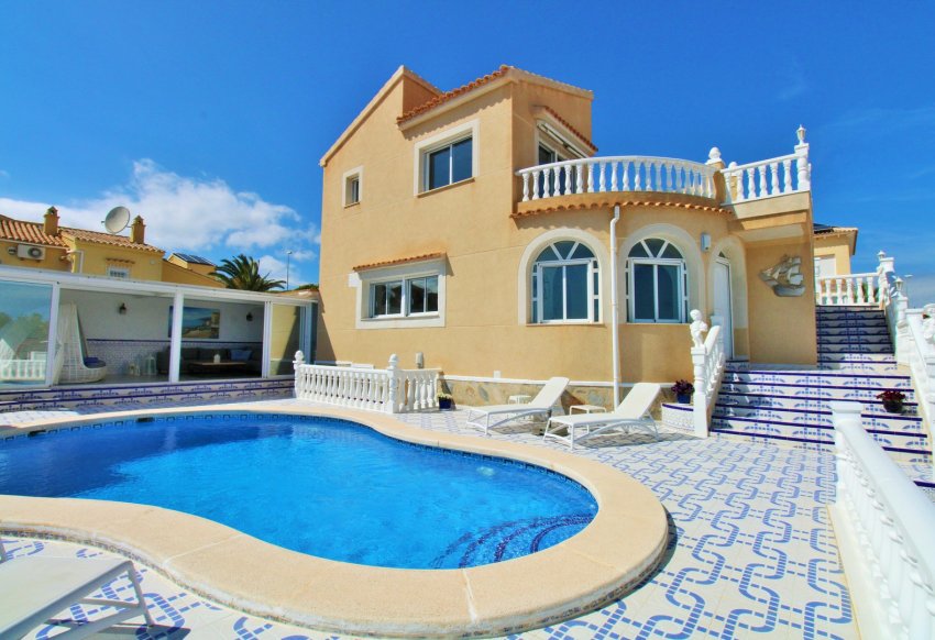 Resale - Villa -
Villamartín