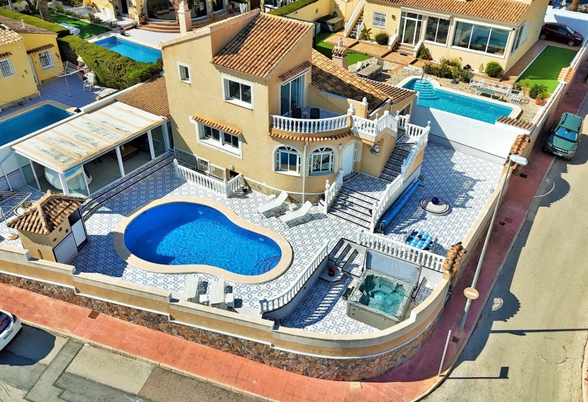 Resale - Villa -
Villamartín