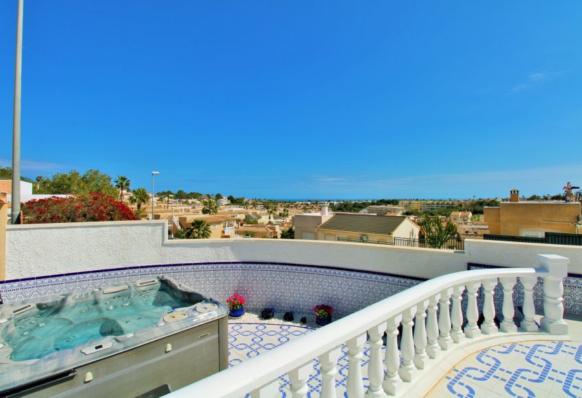 Resale - Villa -
Villamartín
