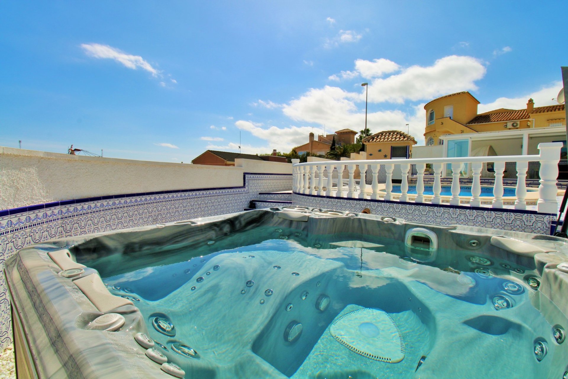 Resale - Villa -
Villamartín