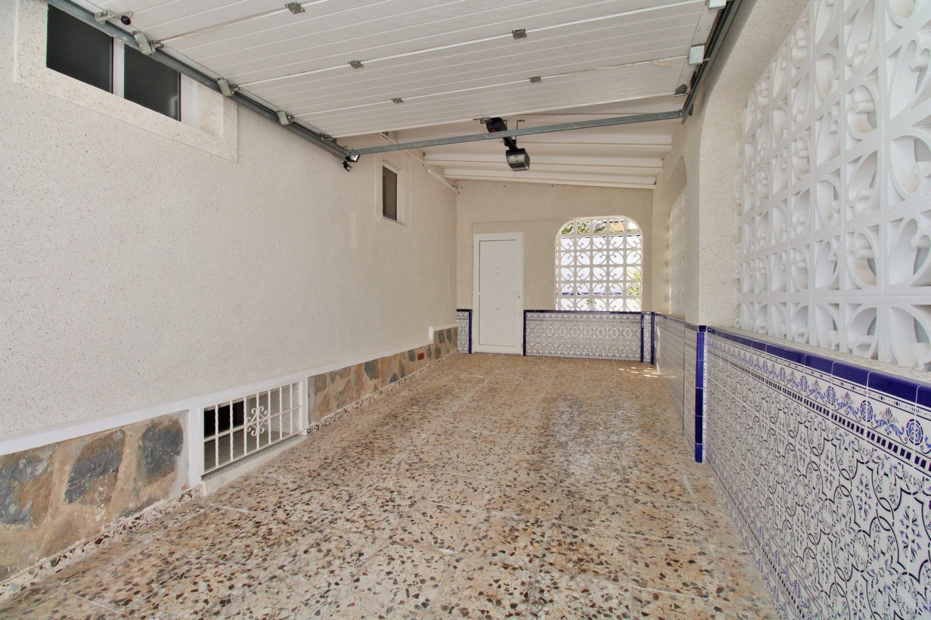 Resale - Villa -
Villamartín