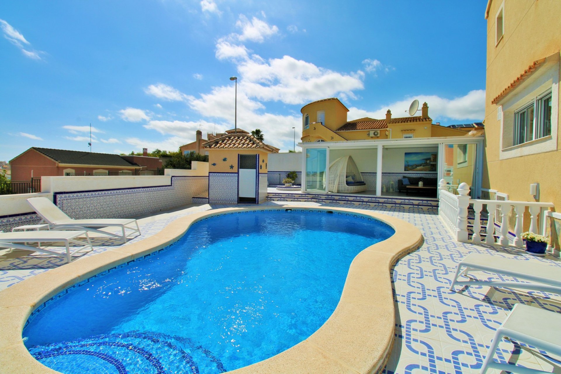 Resale - Villa -
Villamartín