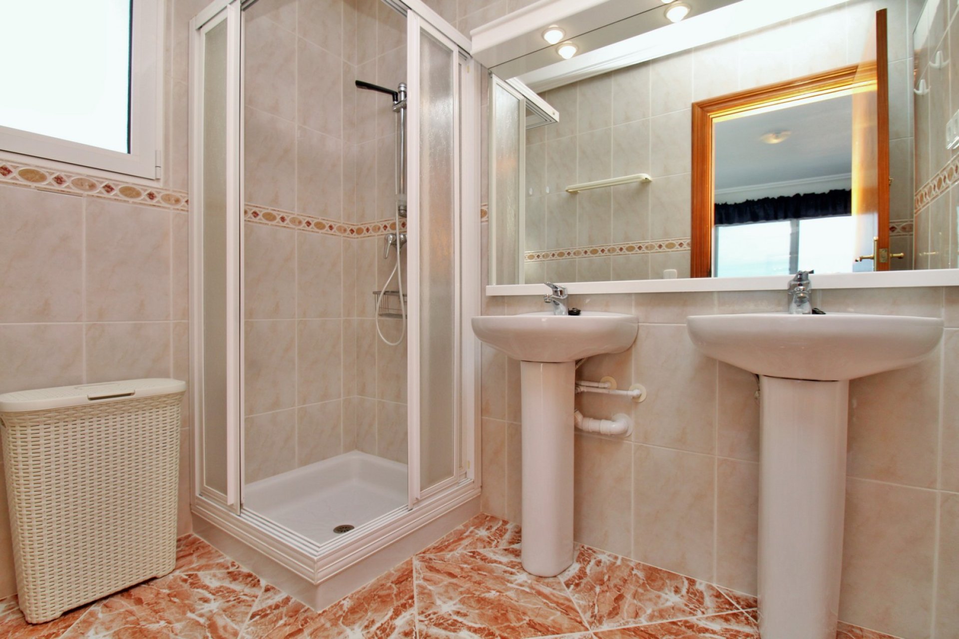Resale - Villa -
Villamartín