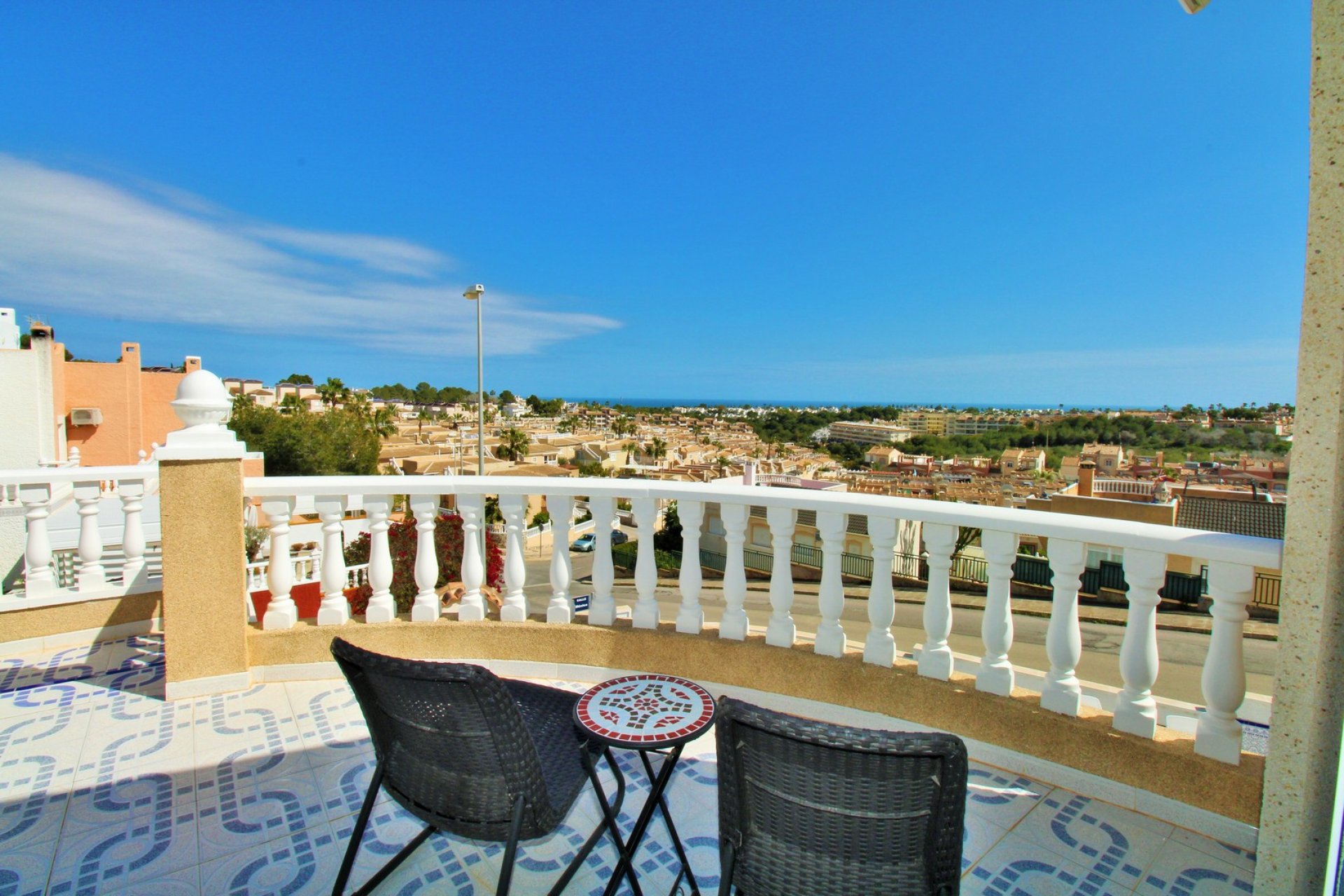 Resale - Villa -
Villamartín