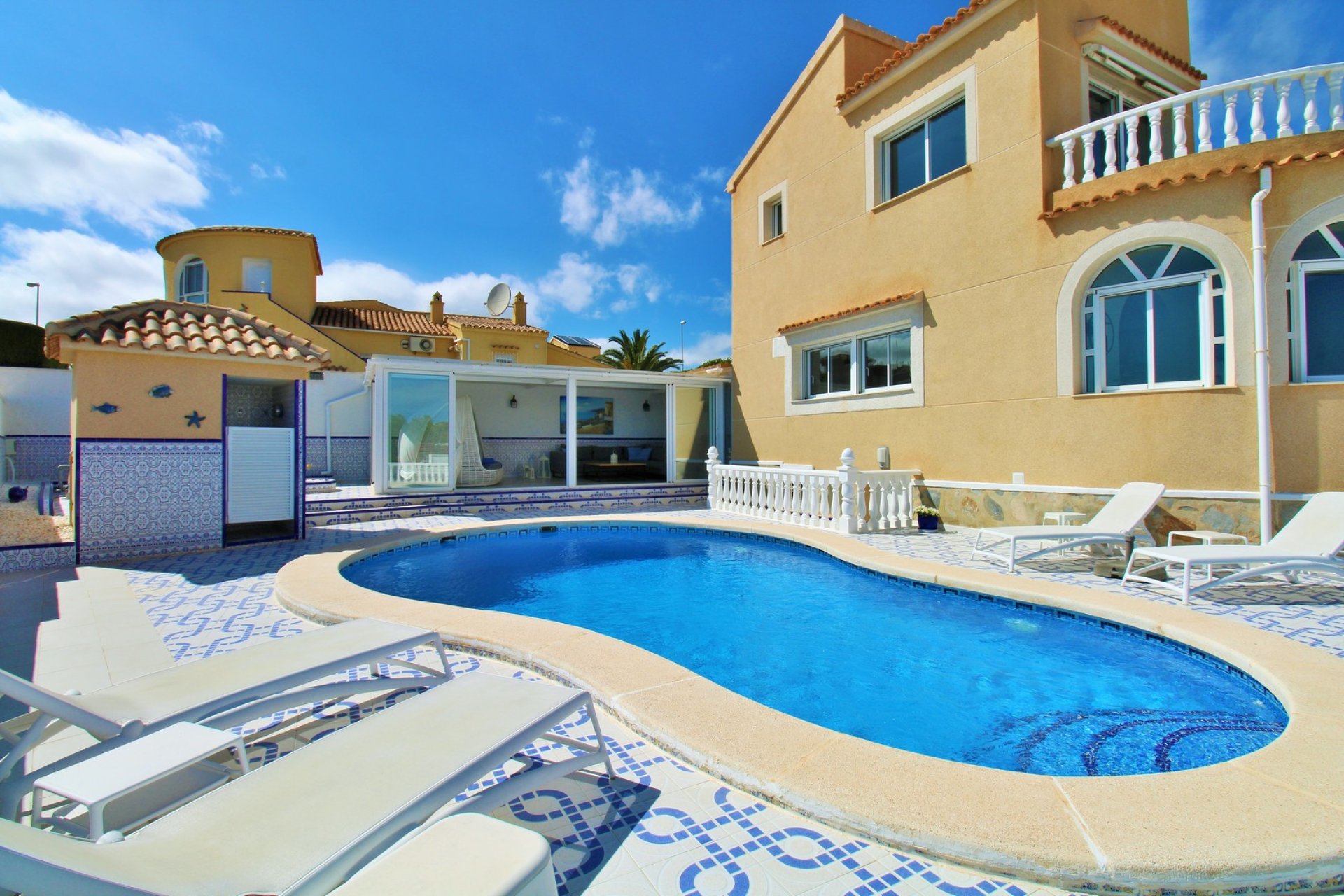 Resale - Villa -
Villamartín