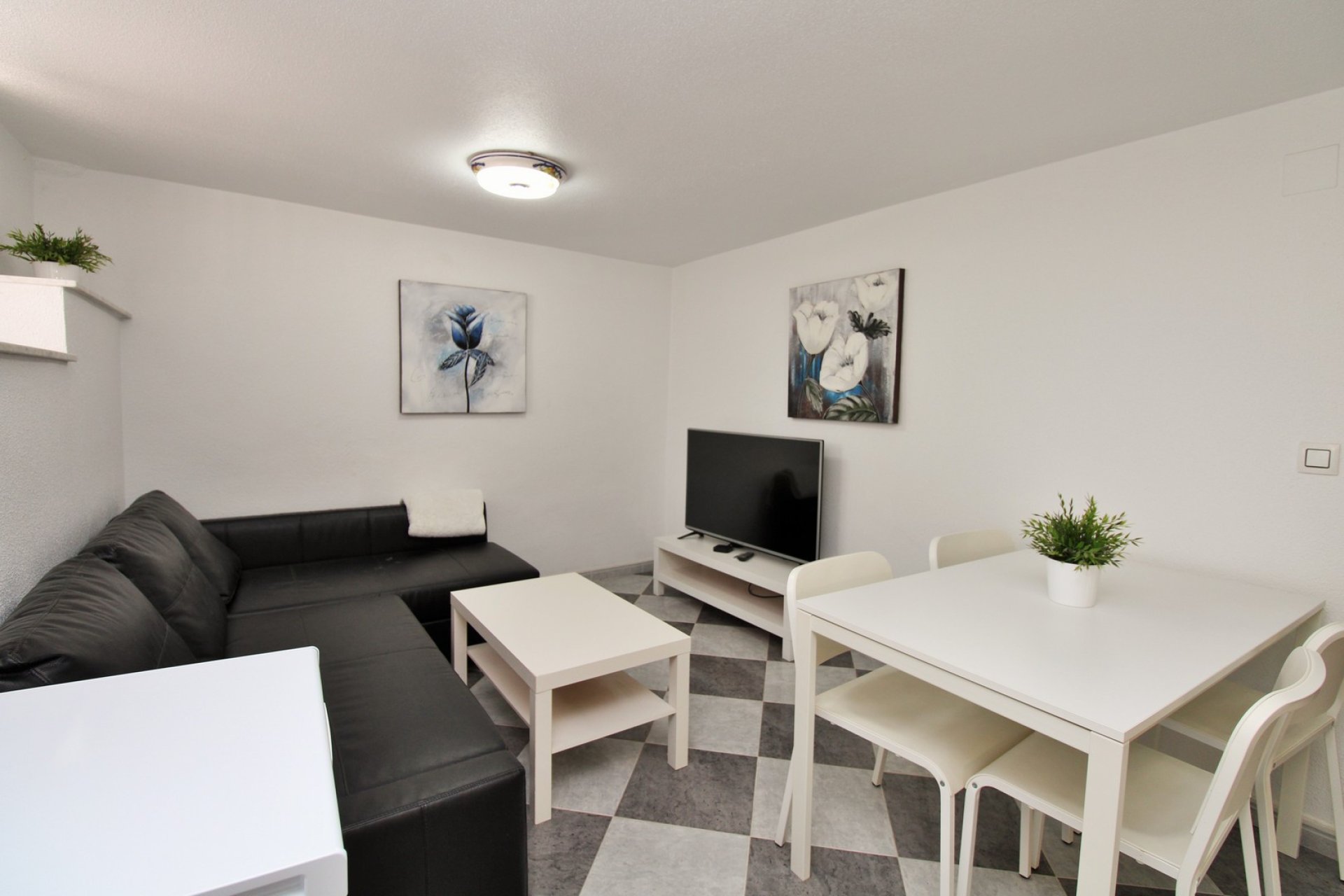 Resale - Villa -
Villamartín