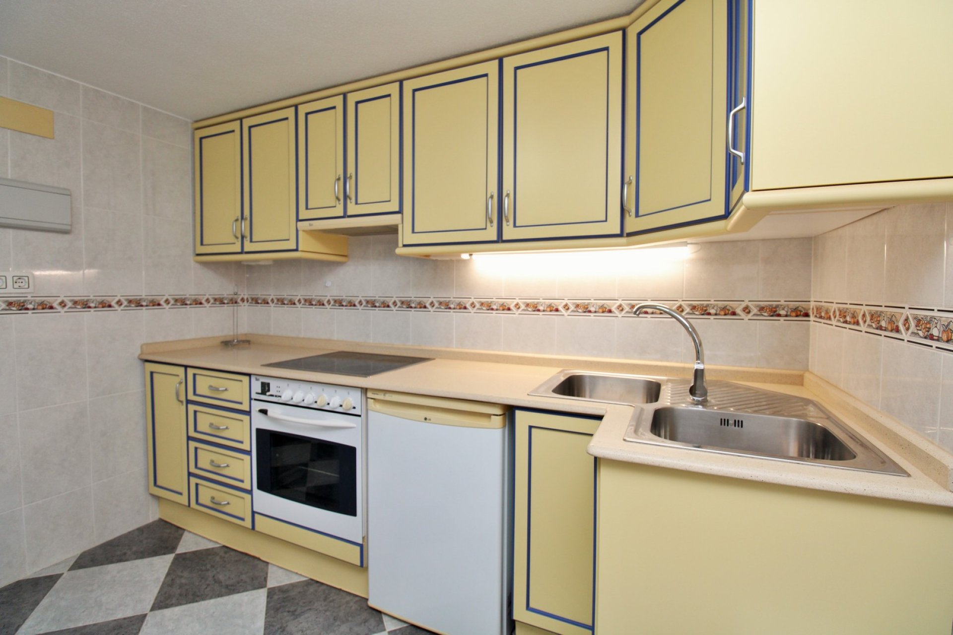 Resale - Villa -
Villamartín