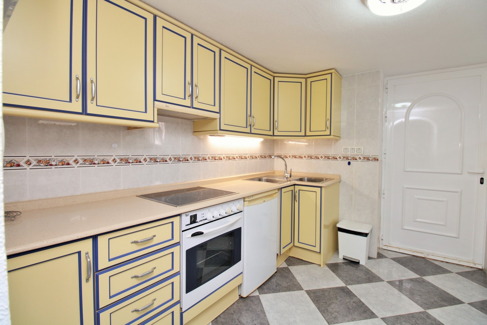 Resale - Villa -
Villamartín