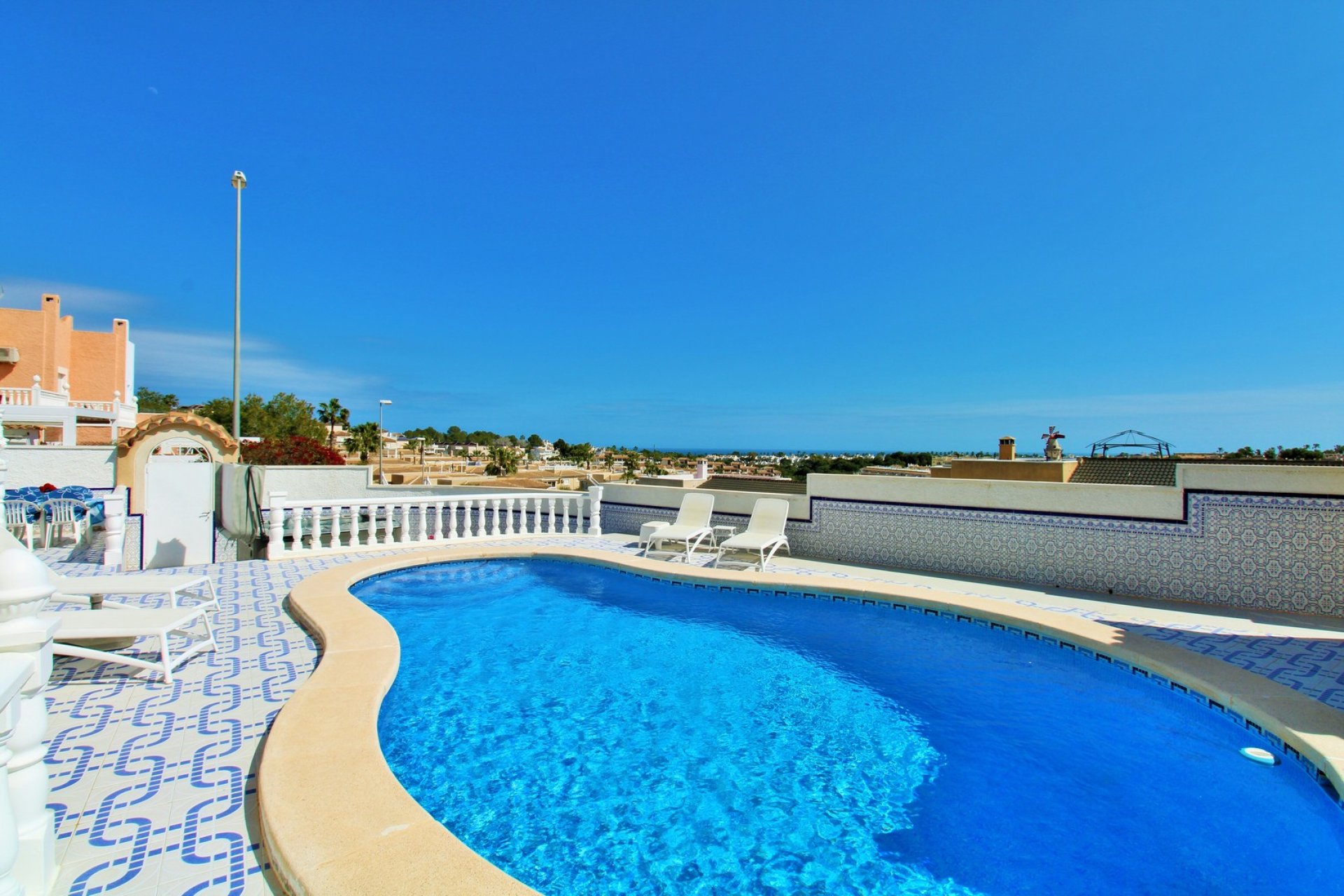 Resale - Villa -
Villamartín