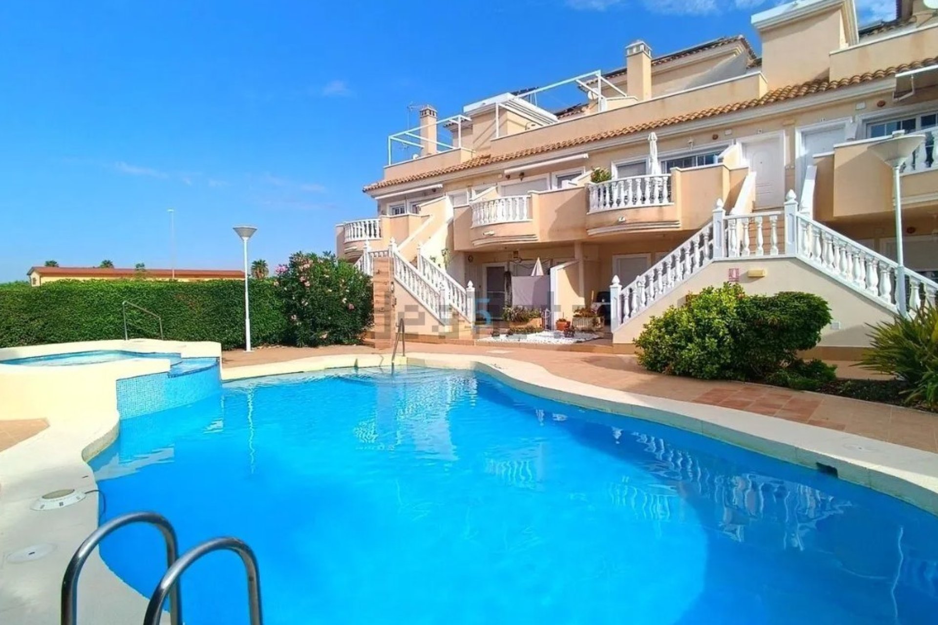 Reventa - Duplex -
Guardamar del Segura - Urbanizaciones